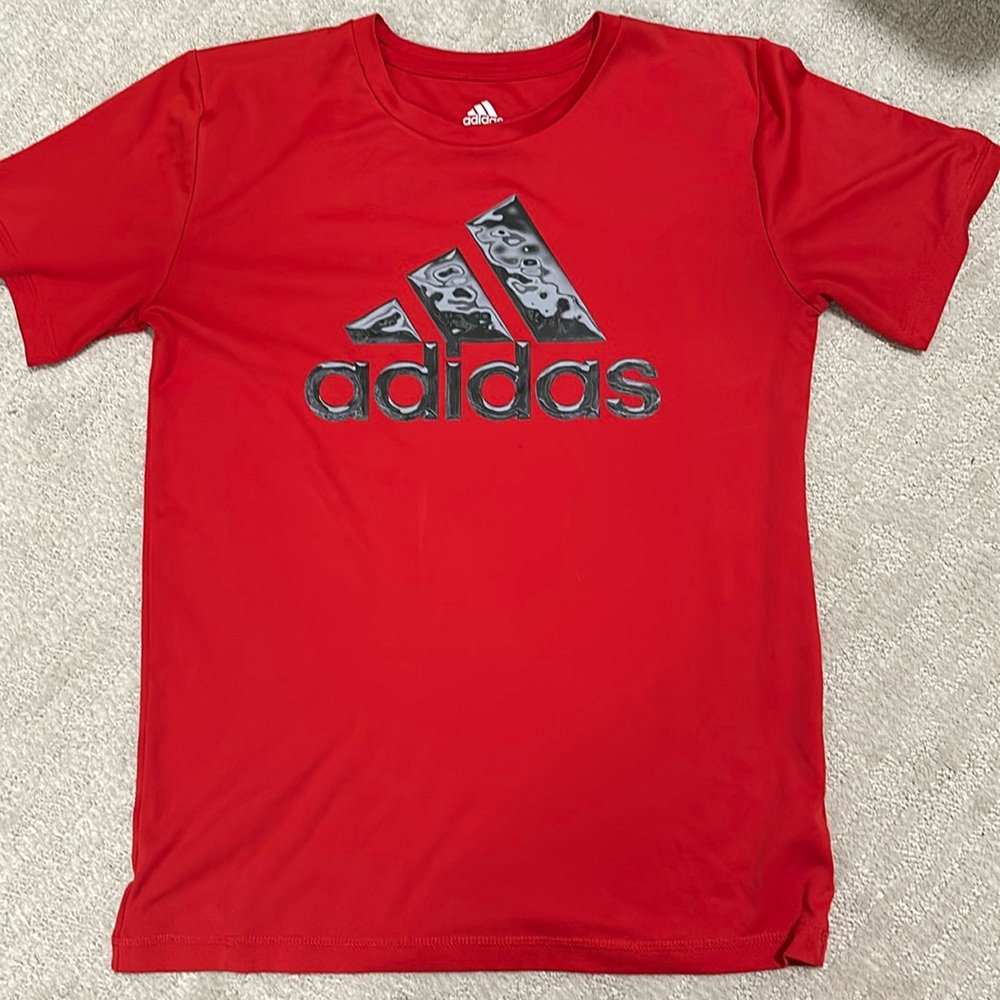 Boy’s Adidas soccer shirt size M 10/12